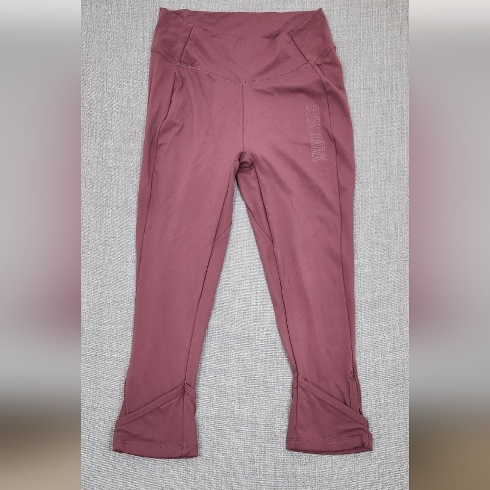 GymShark Burgundy Athletic Capri Cuffed Style Work Out Pants. Medium